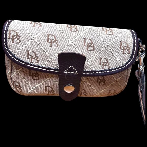 DOONEY AND BOURKE Flap Wristlet Leather Signature Logo Removable Strap DB142 - Picture 2 of 8